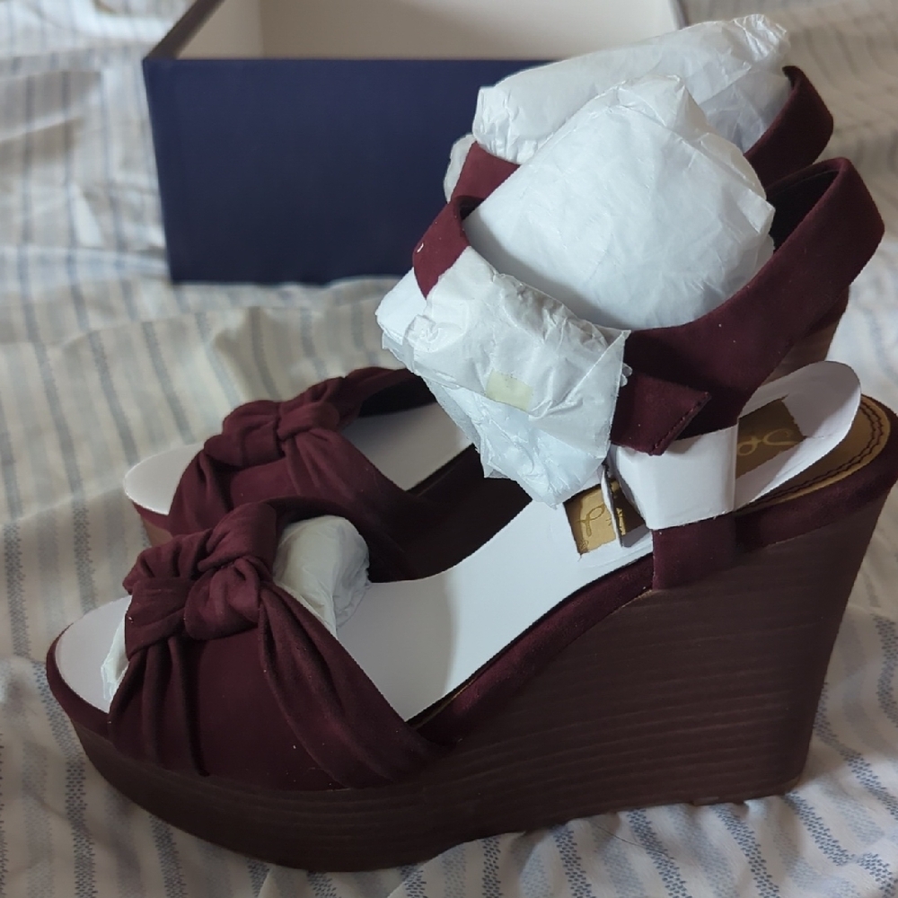 Burgundy Bow Wedge Sandals — Size 7.5 (Brand New) - Picture 7 of 9
